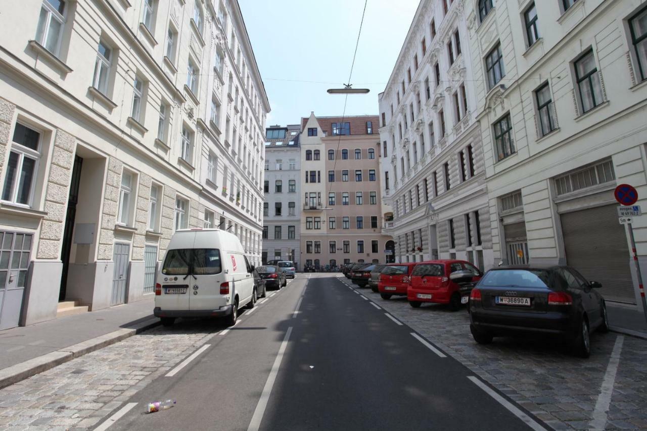 Casa Nostra - Ruhige Stadtwohnung Mit Balkon فيينا المظهر الخارجي الصورة